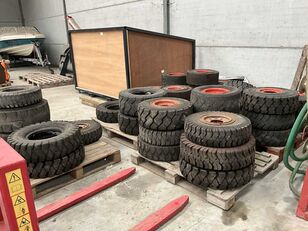 إطار العجلة للرافعة الشوكية Lot of 36 tyres LINDE forklift new and used